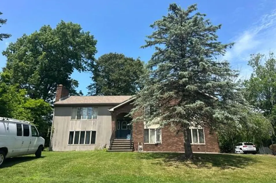 133 Country Drive Somerset, MA 02726, Bristol County