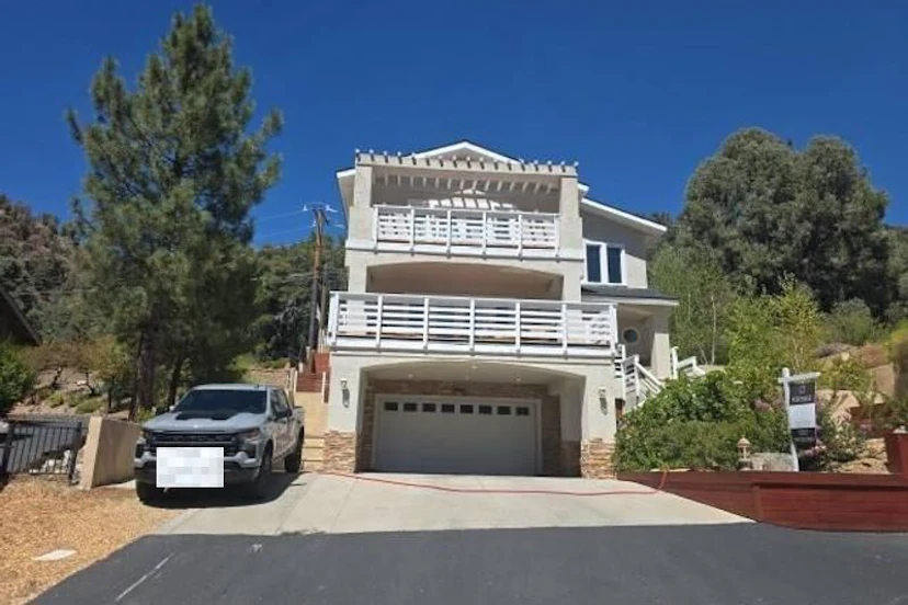 1102 Riviera Dr