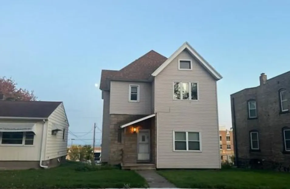 1018 E 3rd St Duluth, MN 55805, St. Louis County