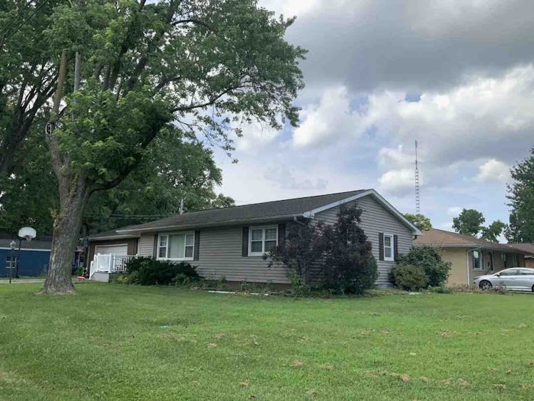 3131 E Enos Ave Springfield, IL 62702, Sangamon County