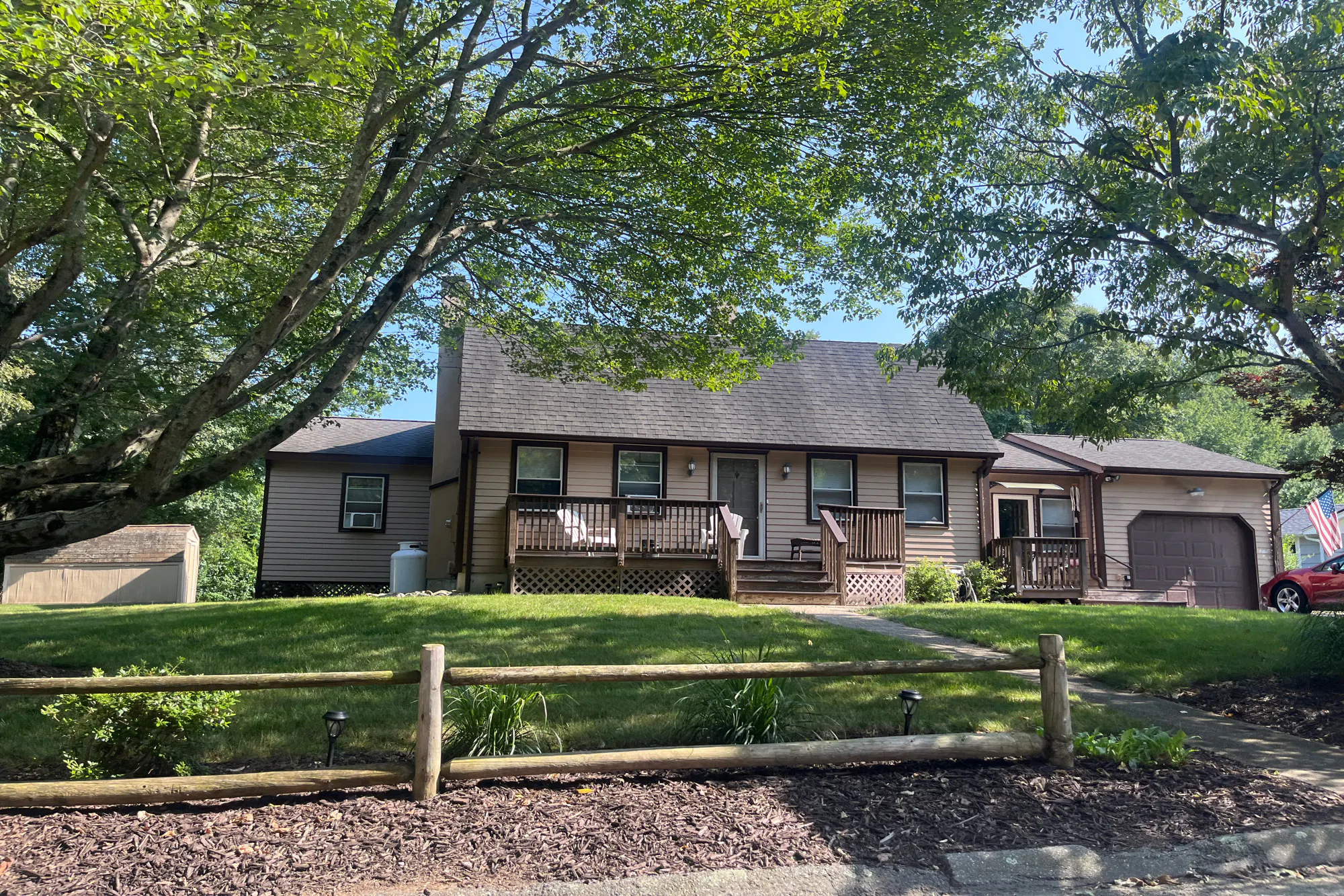 Driscoll Dr, Uncasville, CT 06382