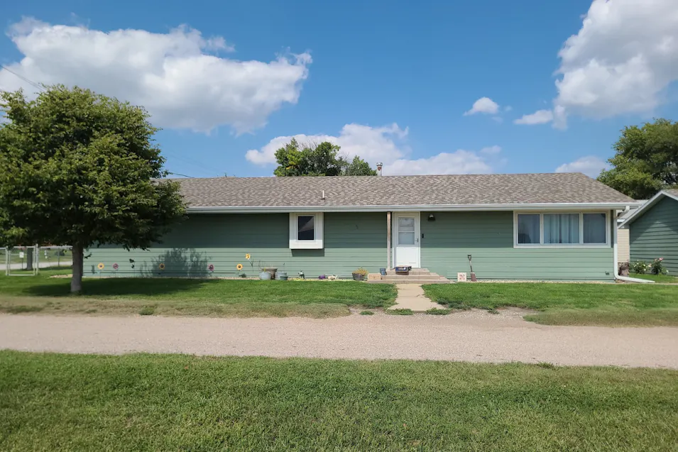 300 1st Ave Axtell, NE 68924, Kearney County