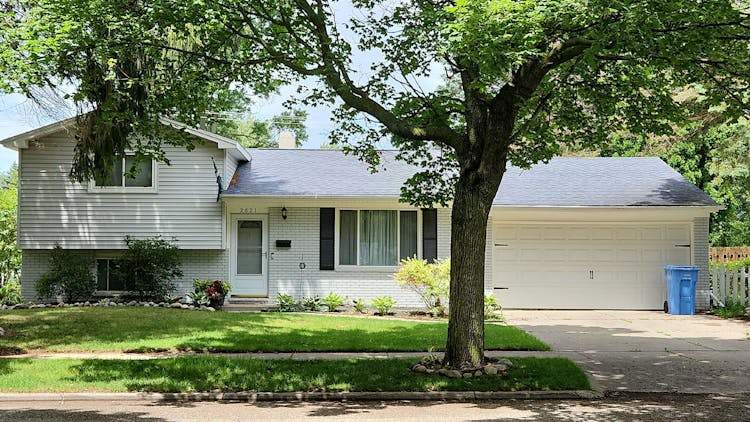 2621 Tulane Dr Lansing, MI 48912, Ingham County