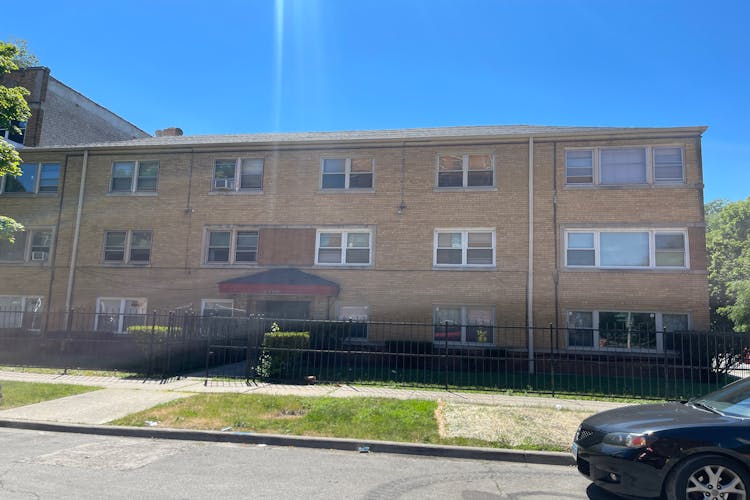 6700 S. Paxton Avenue, Unit  G2 Chicago, IL 60649, Cook County