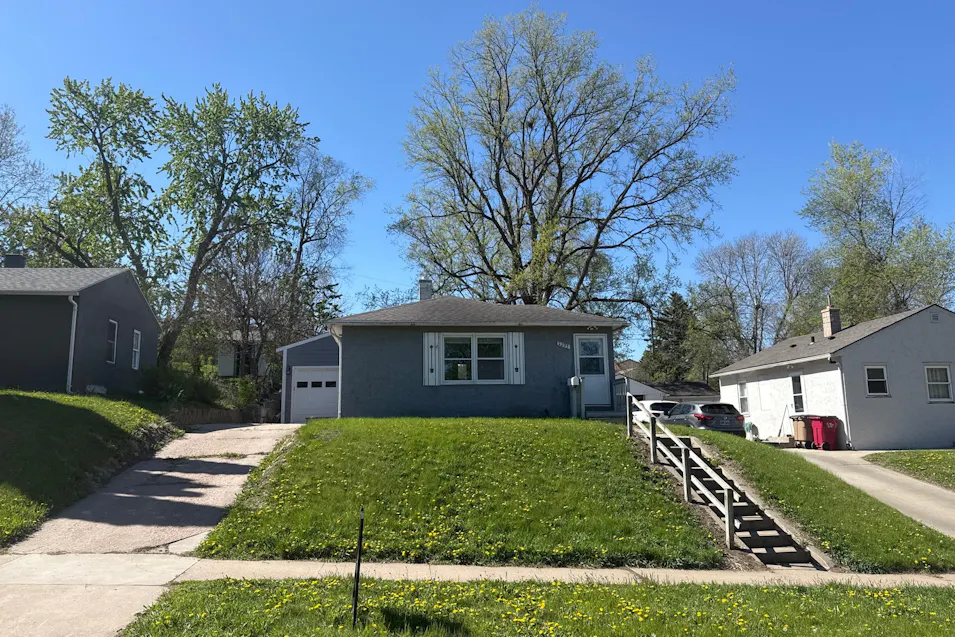 2205 W 15th St Sioux Falls, SD 57104, Minnehaha County
