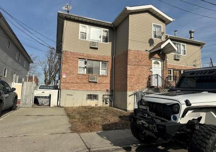 2206 Regina Ave Far Rockaway, NY 11691, Queens County