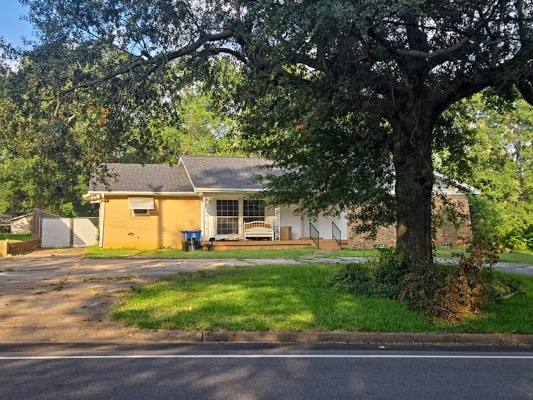 327 N Van Buren St Henderson, TX 75652, Rusk County