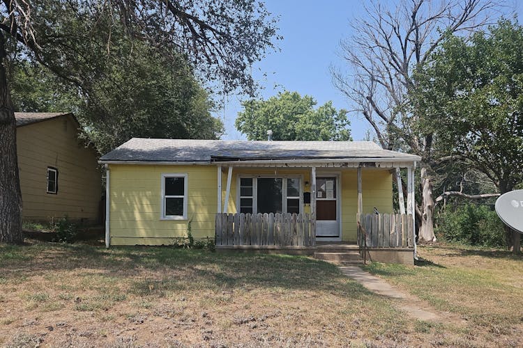 1006 W Elm Avenue Arkansas City, KS 67005, Cowley County