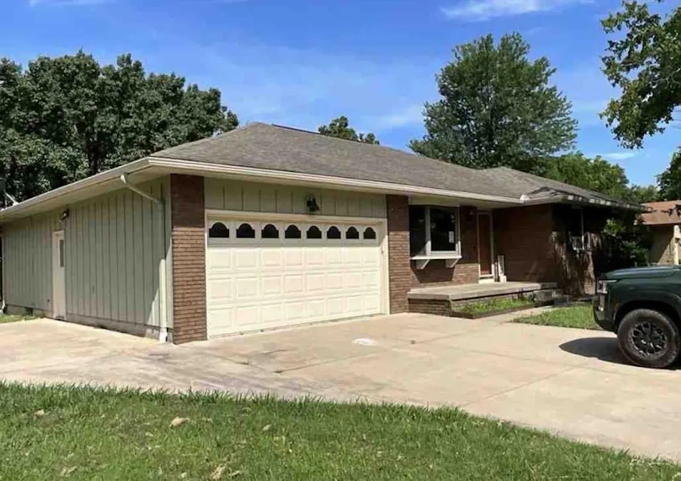 512 Custer Rd Parsons, KS 67357, Labette County