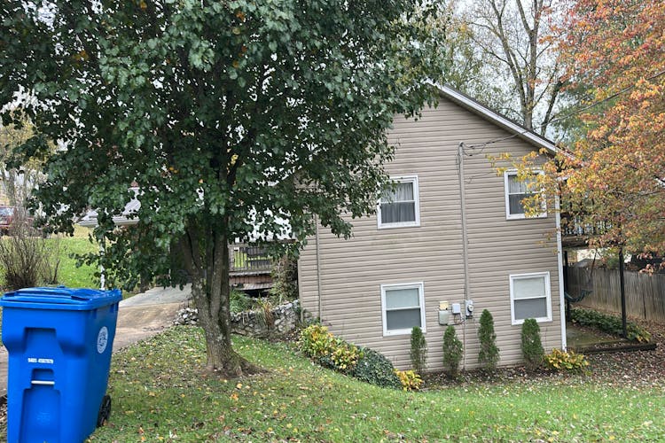 300 Lakeview Cir Bluff City, TN 37618, Sullivan County