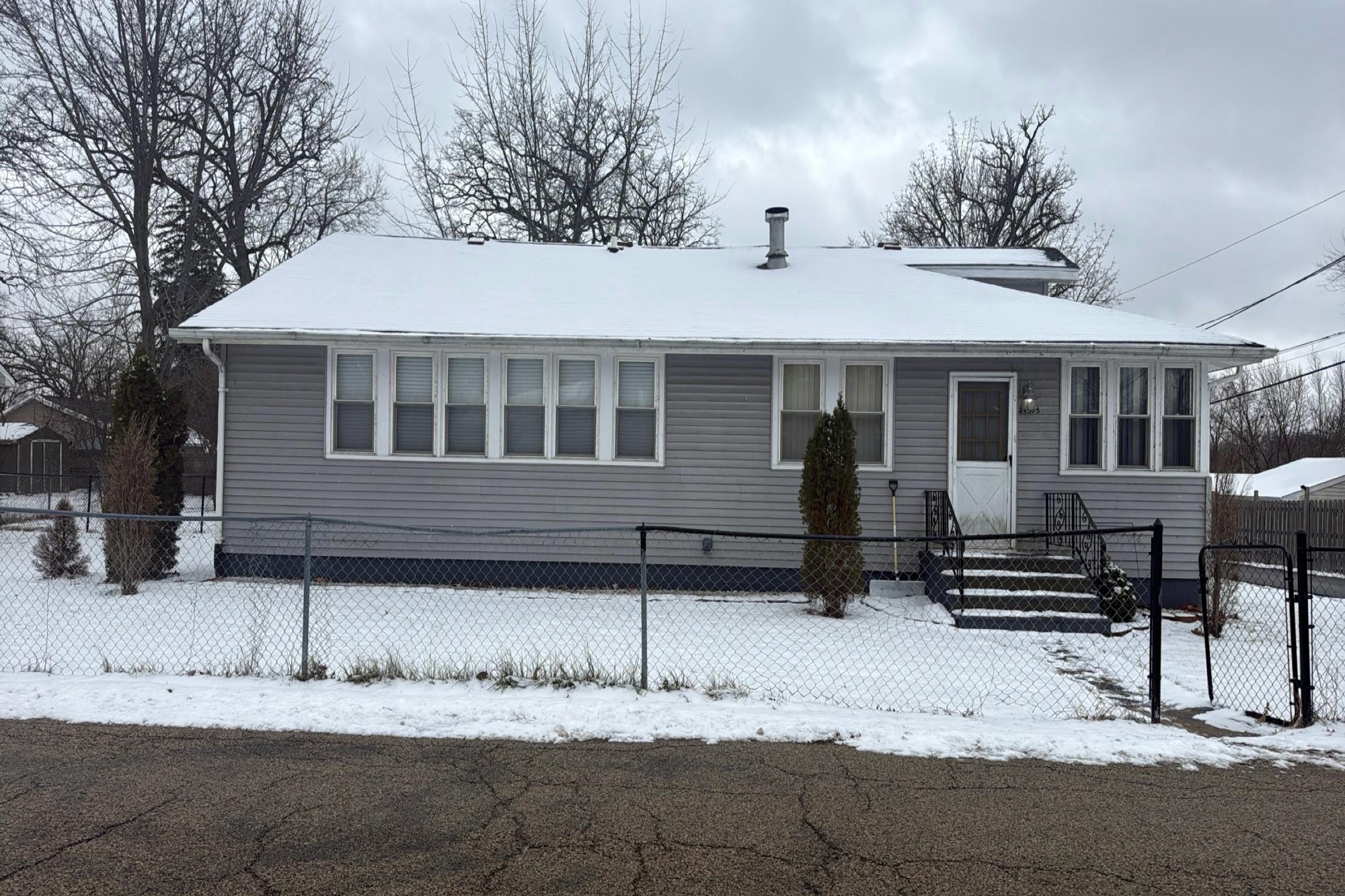Norelius Ave, Round Lake, IL 60073