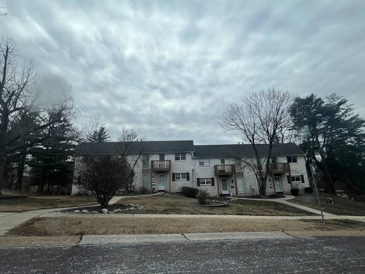 5784 Westphalia Ln Saint Louis, MO 63129, St. Louis County