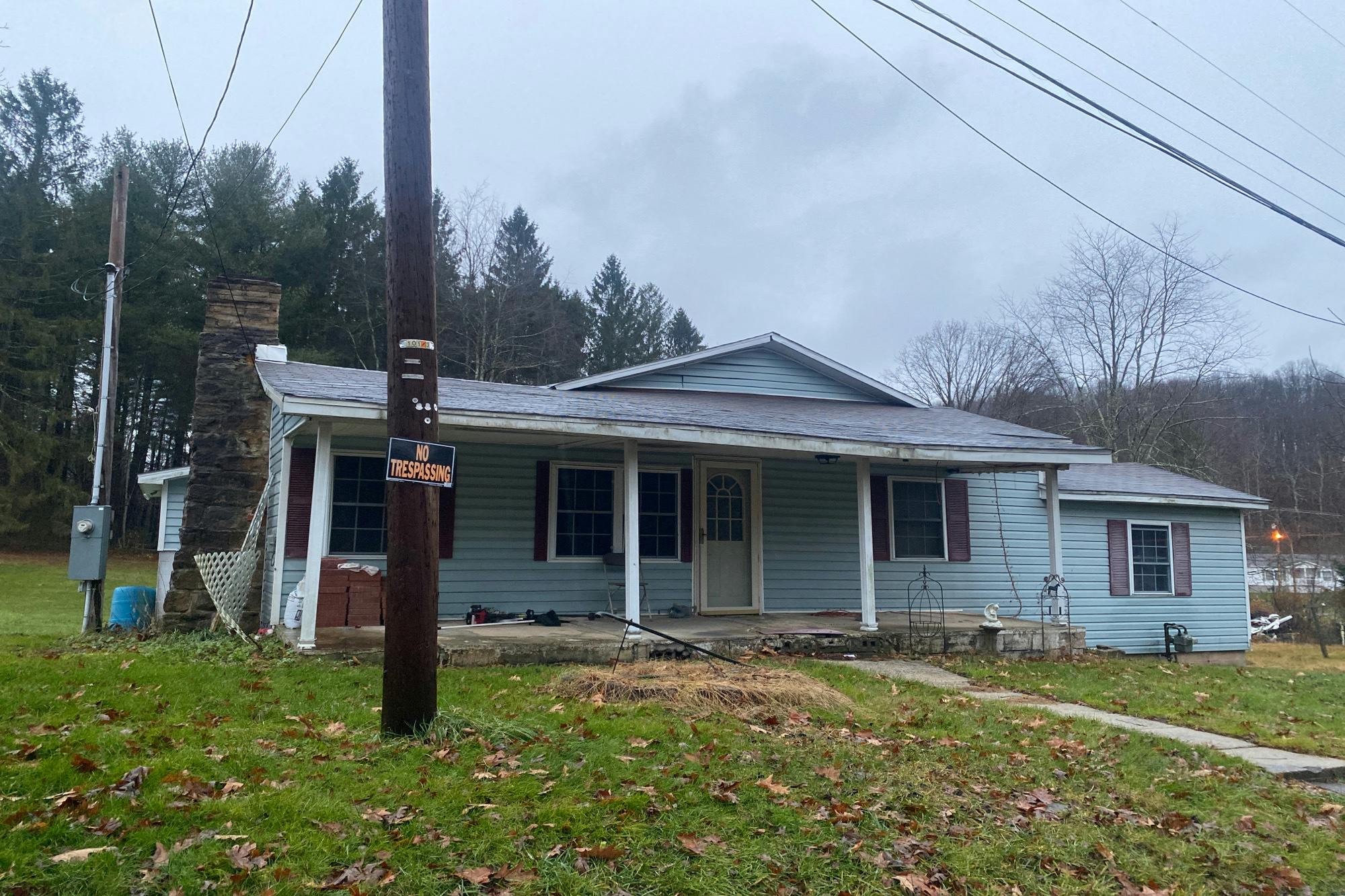 Beverly St, Kingwood, WV 26537