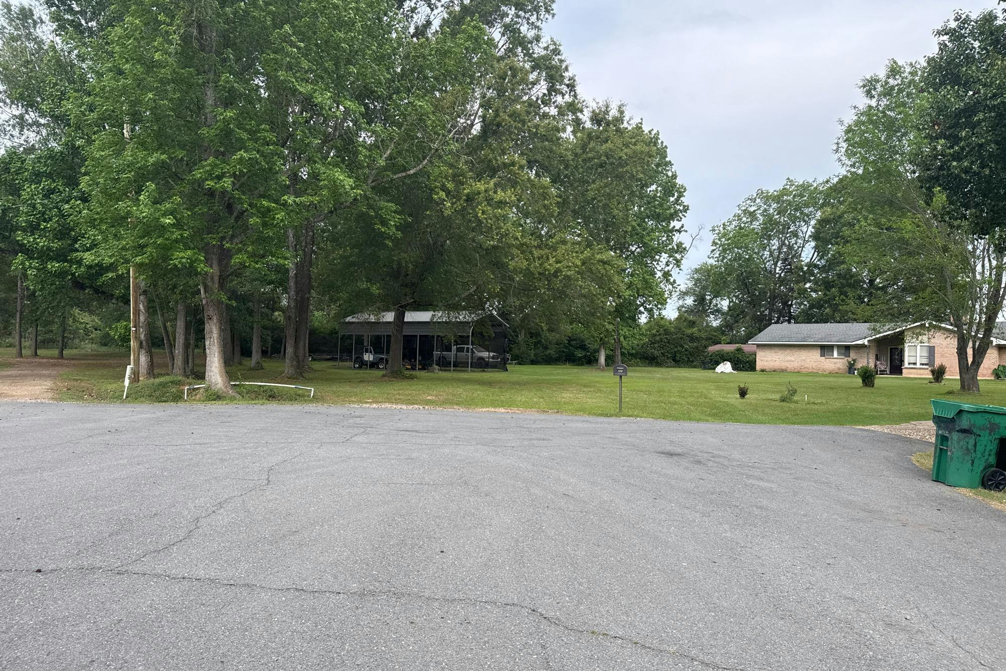 Burney St, Coushatta, LA 71019