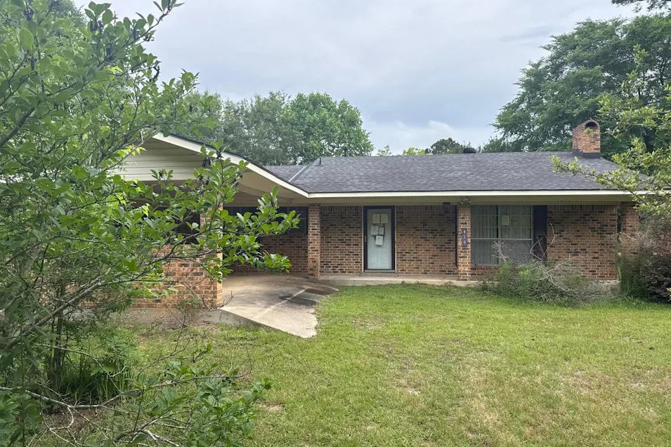 450 Burney St Coushatta, LA 71019, Red River County
