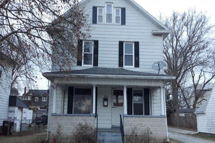 230 W South St Fostoria, OH 44830, Seneca County