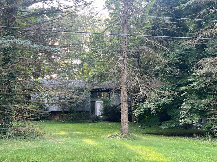 635 North Hametown Road Bath, OH 44333, Summit County