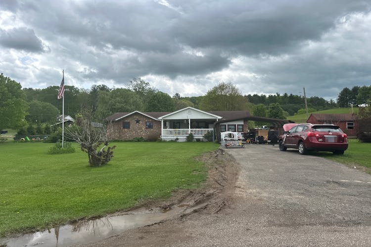 998 J Shoun Rd Mountain City, TN 37683, Johnson County