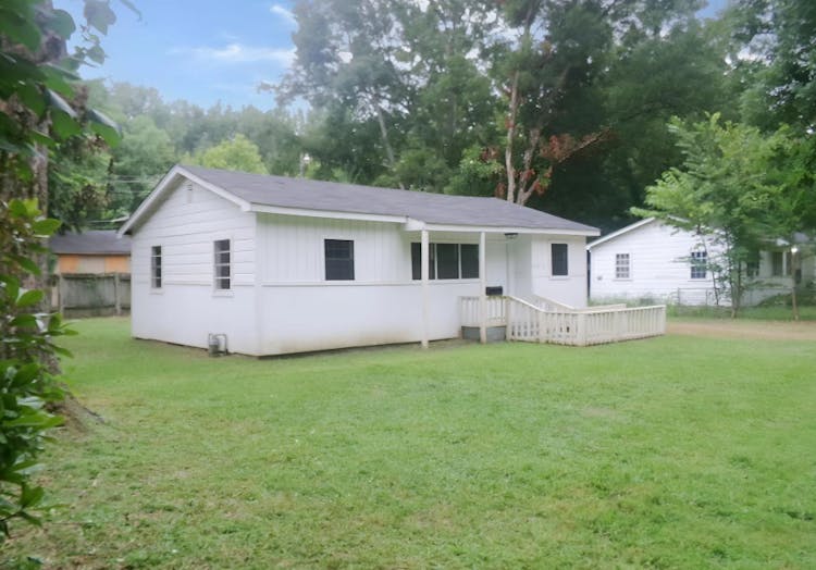 203 Vaughn St Batesville, MS 38606, Lafayette County