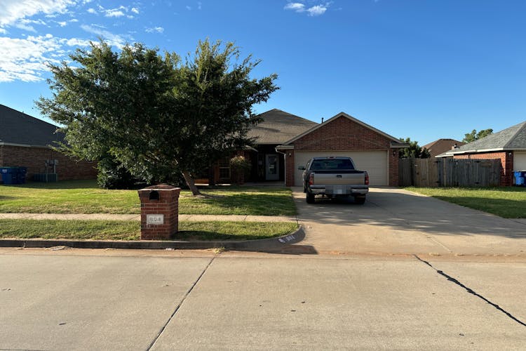 804 East Juniper Ln Mustang, OK 73064, Canadian County