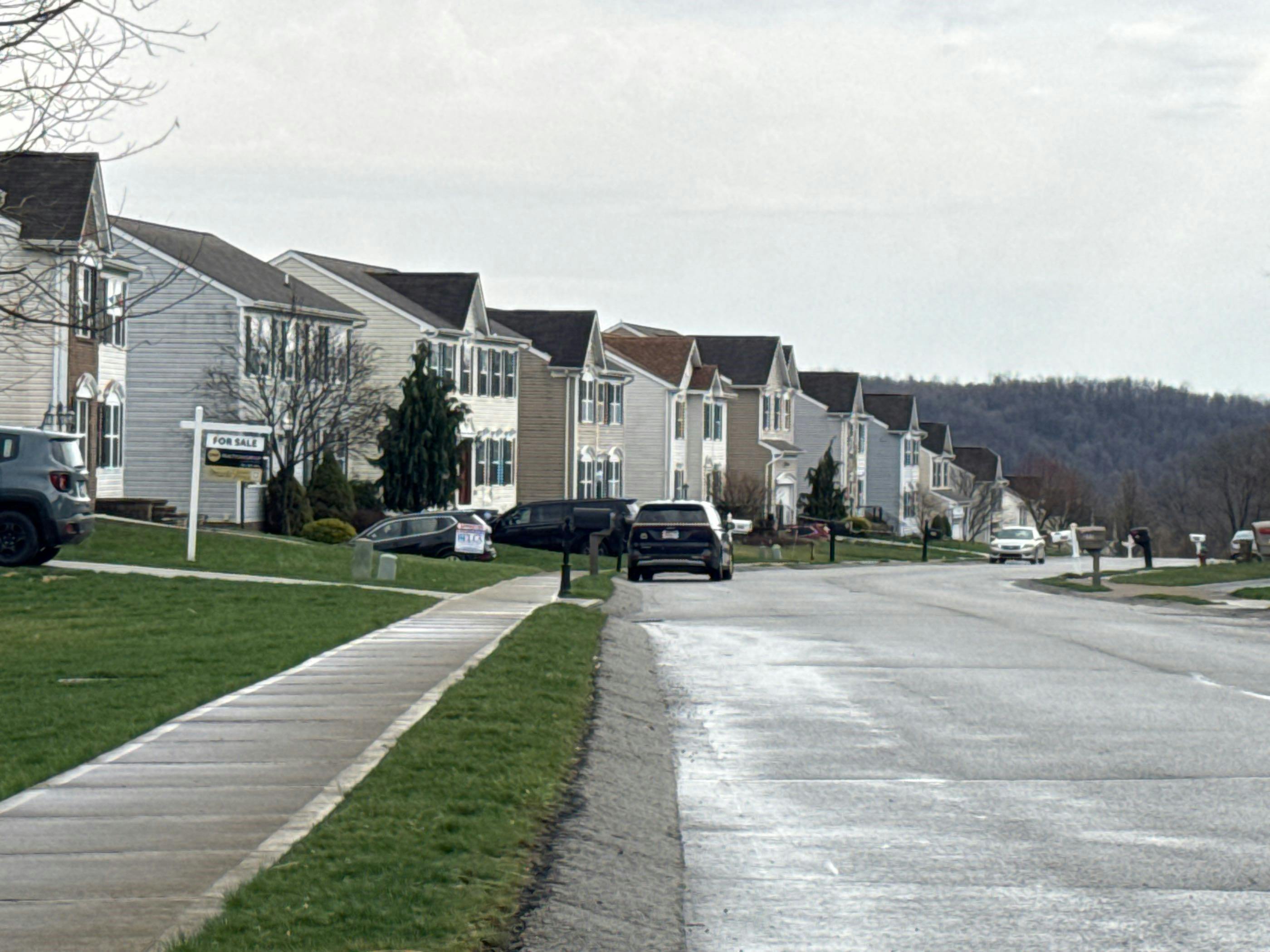 Chinkapin Dr, Natrona Heights, PA 15065