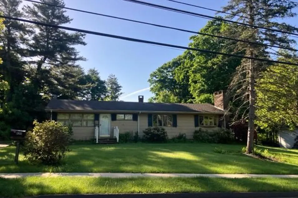 620 Avery St South Windsor, CT 06074, Hartford County