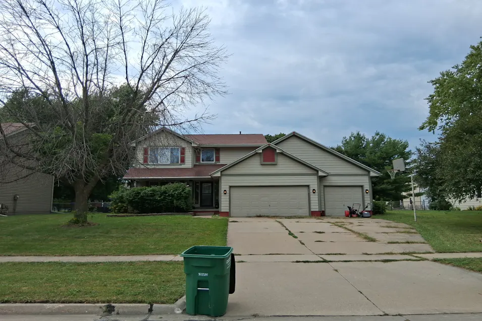 400 SW Maplewood Dr Grimes, IA 50111, Polk County