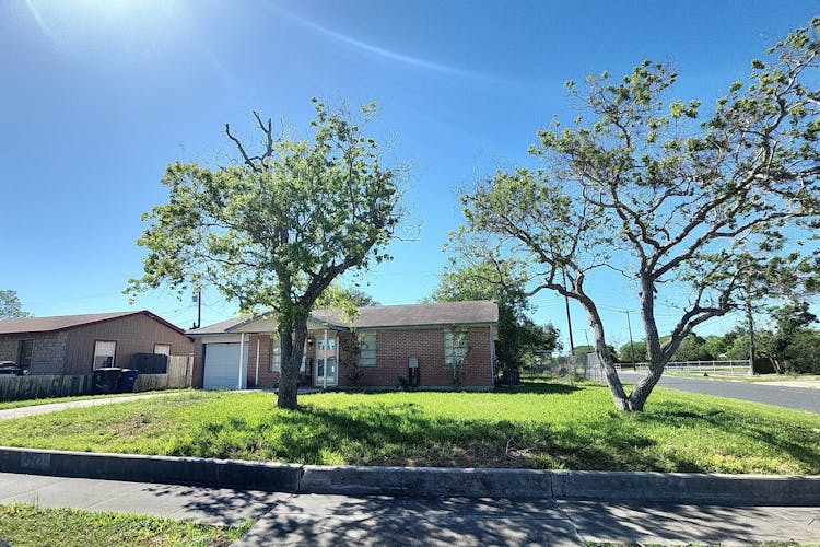 4241 Leonard Dr Corpus Christi, TX 78410, Nueces County