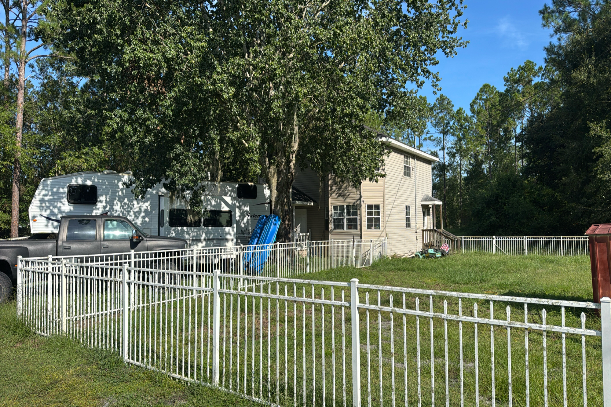 5519 Buzzie Lane photo 2