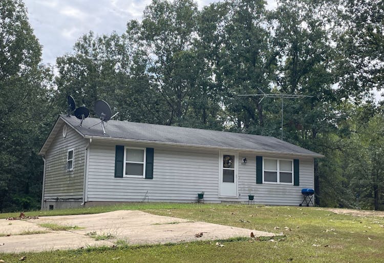 8557 North Service Rd Bourbon, MO 65441, Crawford County