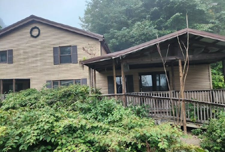 136 Cawood Branch Rd Evarts, KY 40828, Harlan County