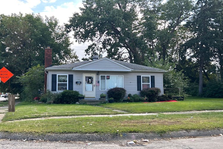 2206 Emmons Ave, Warren, MI, 48091, USA