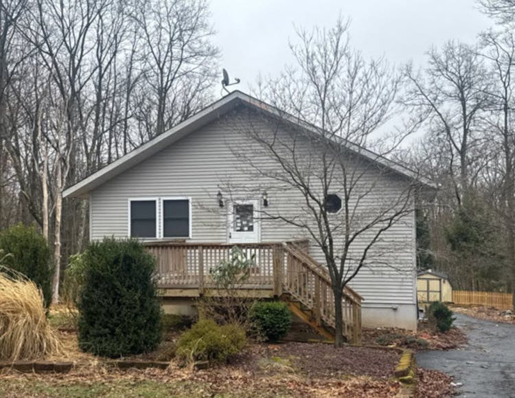 899 Lower Mountain Dr Effort, PA 18330, Monroe County