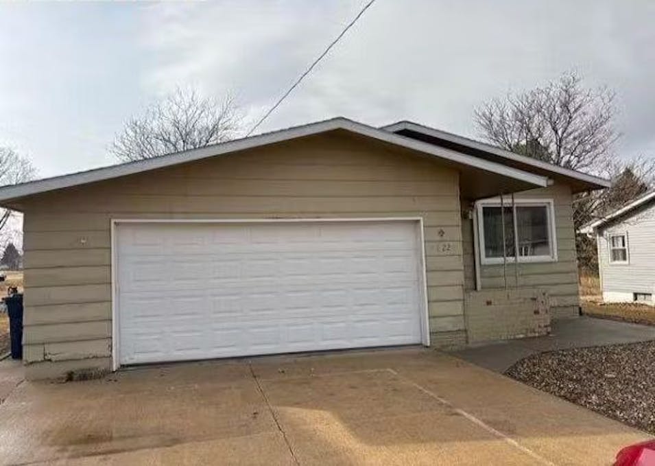 1122 E 3rd St Vinton, IA 52349, Benton County