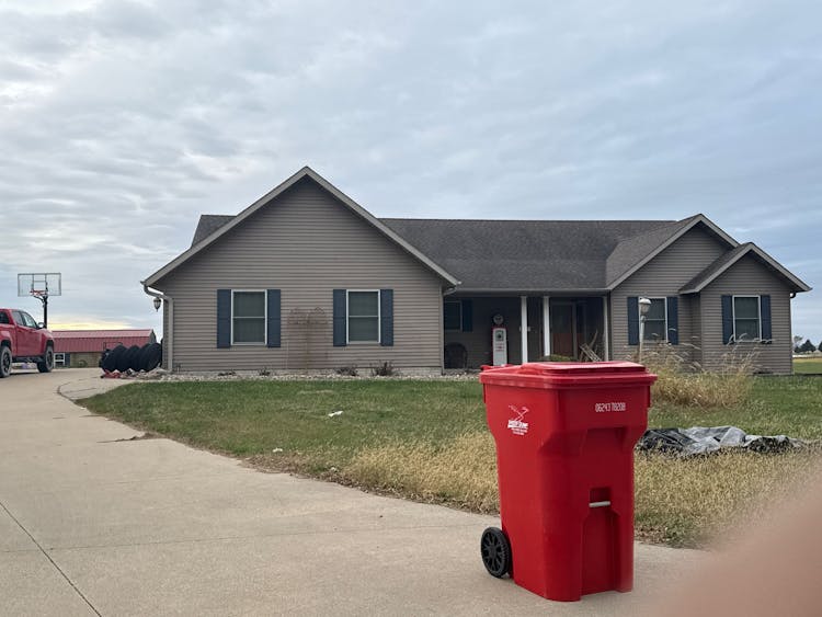 209 5th Ave SE Badger, IA 50516, Webster County