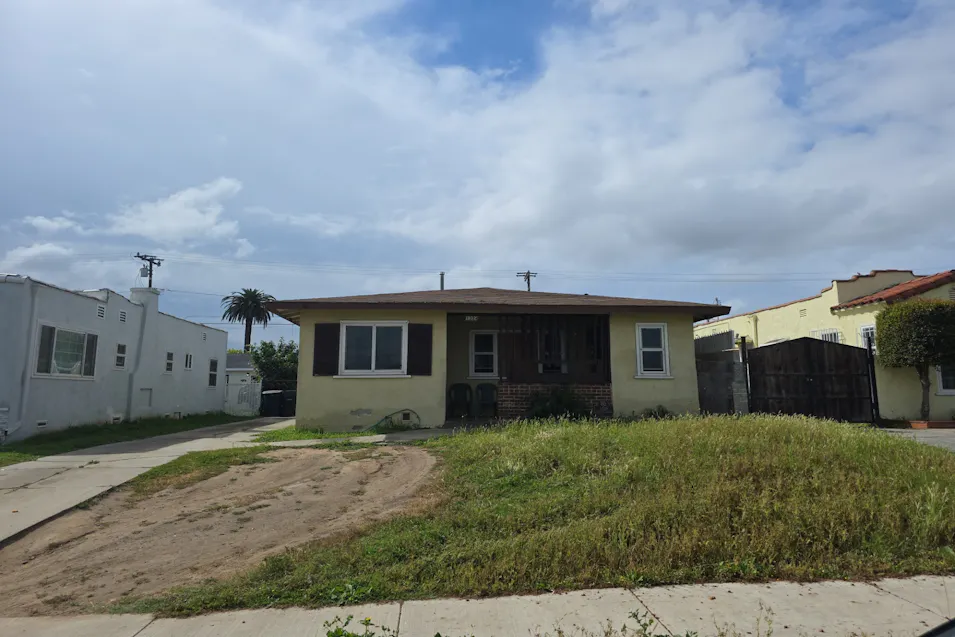 1324 West 101st Street Los Angeles, CA 90044, Los Angeles County