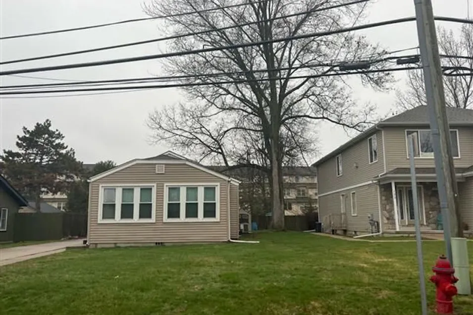 129 Leon Rd Walled Lake, MI 48390, Oakland County