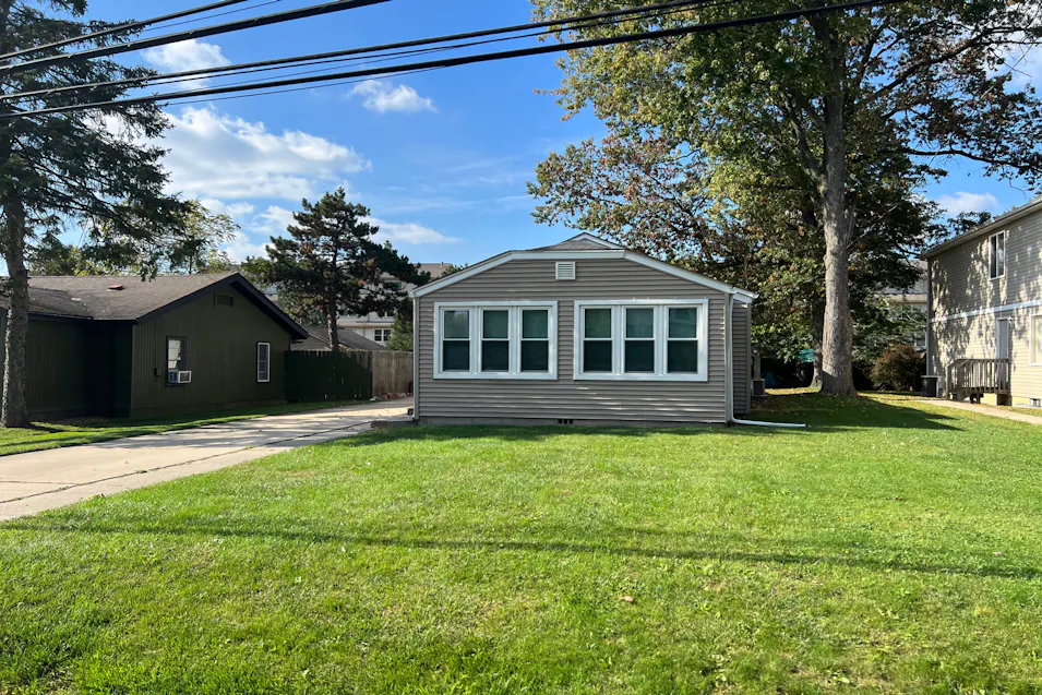 129 Leon Rd Walled Lake, MI 48390, Oakland County