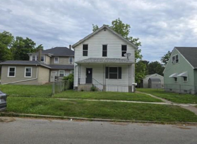 1854 W 8th St Davenport, IA 52802, Scott County