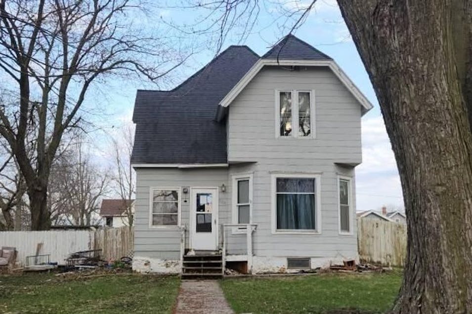 506 3rd St Lyle, MN 55953, Mower County