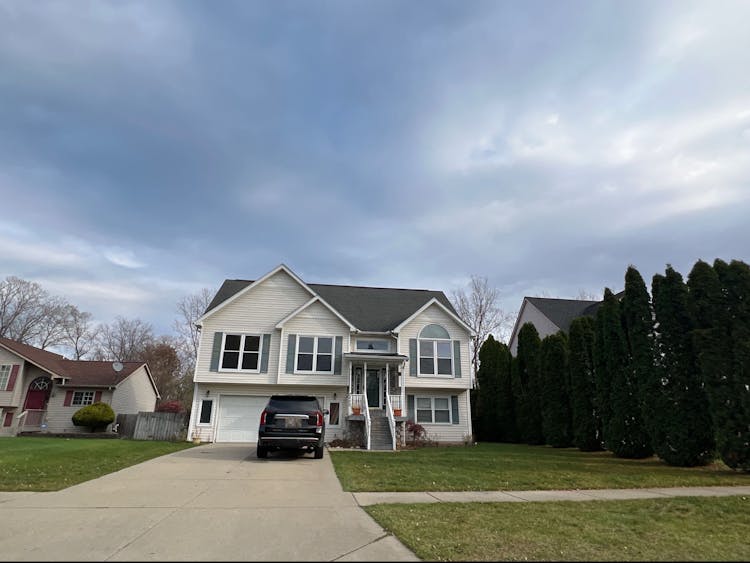 2852 Creekside Ct Waterford, MI 48329, Oakland County