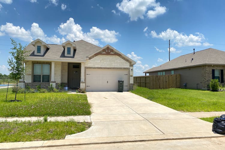 516 Turtle Dove Dr Sealy, TX 77474, Austin County