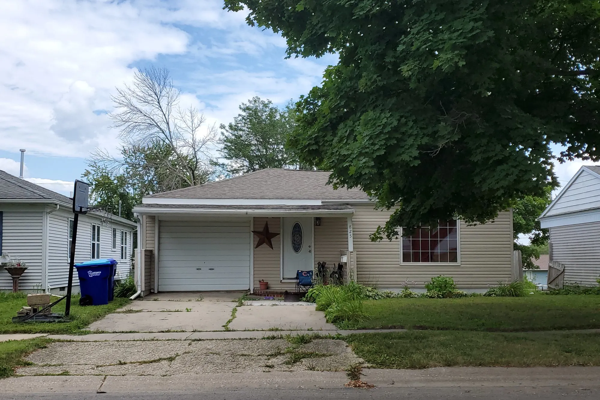 2nd Ave, Oelwein, IA 50662