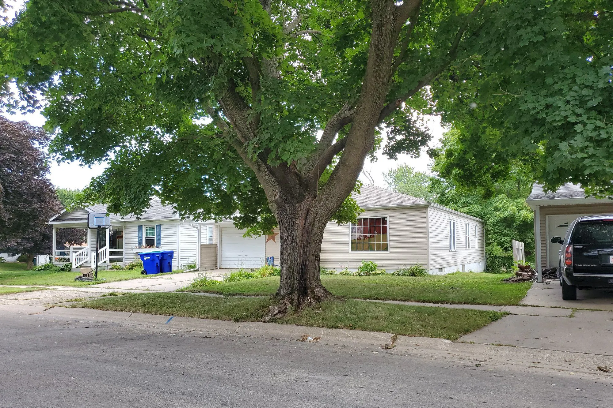 2nd Ave, Oelwein, IA 50662 #1
