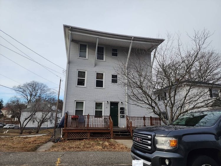 76 Myrtle Street Webster, MA 01570, Worcester County