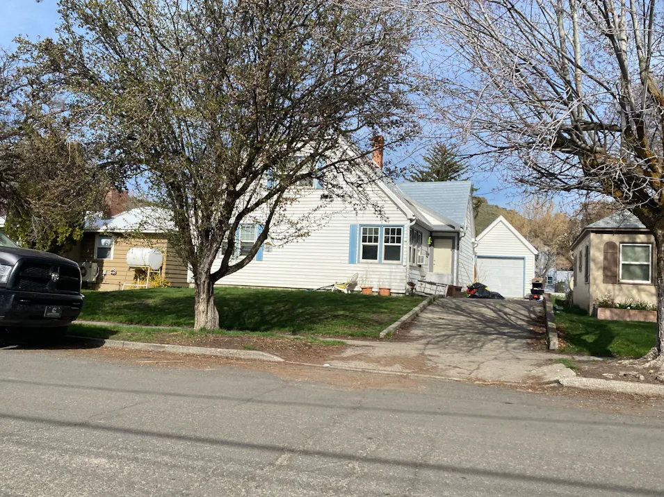 413 S H St Lakeview, OR 97630, Lake County