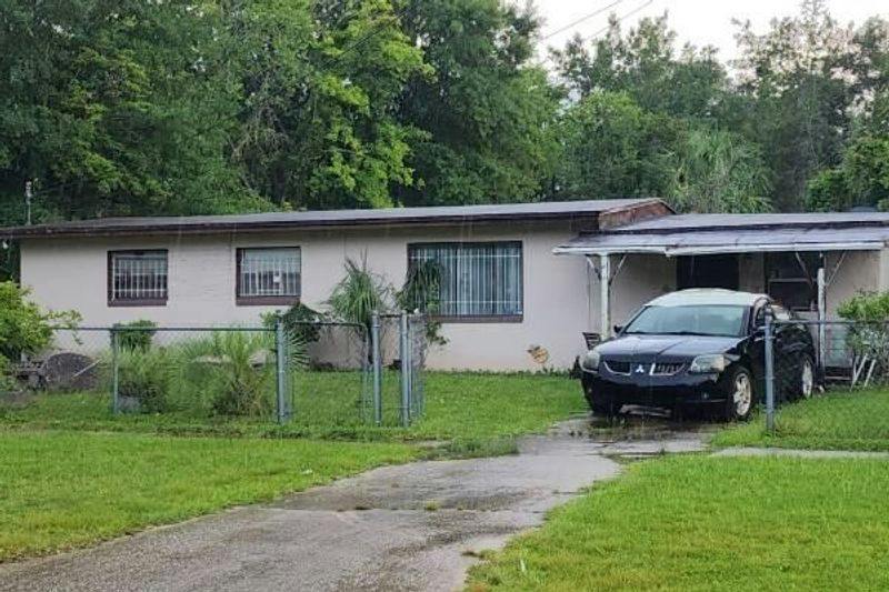 Clyde Dr, Jacksonville, FL 32208
