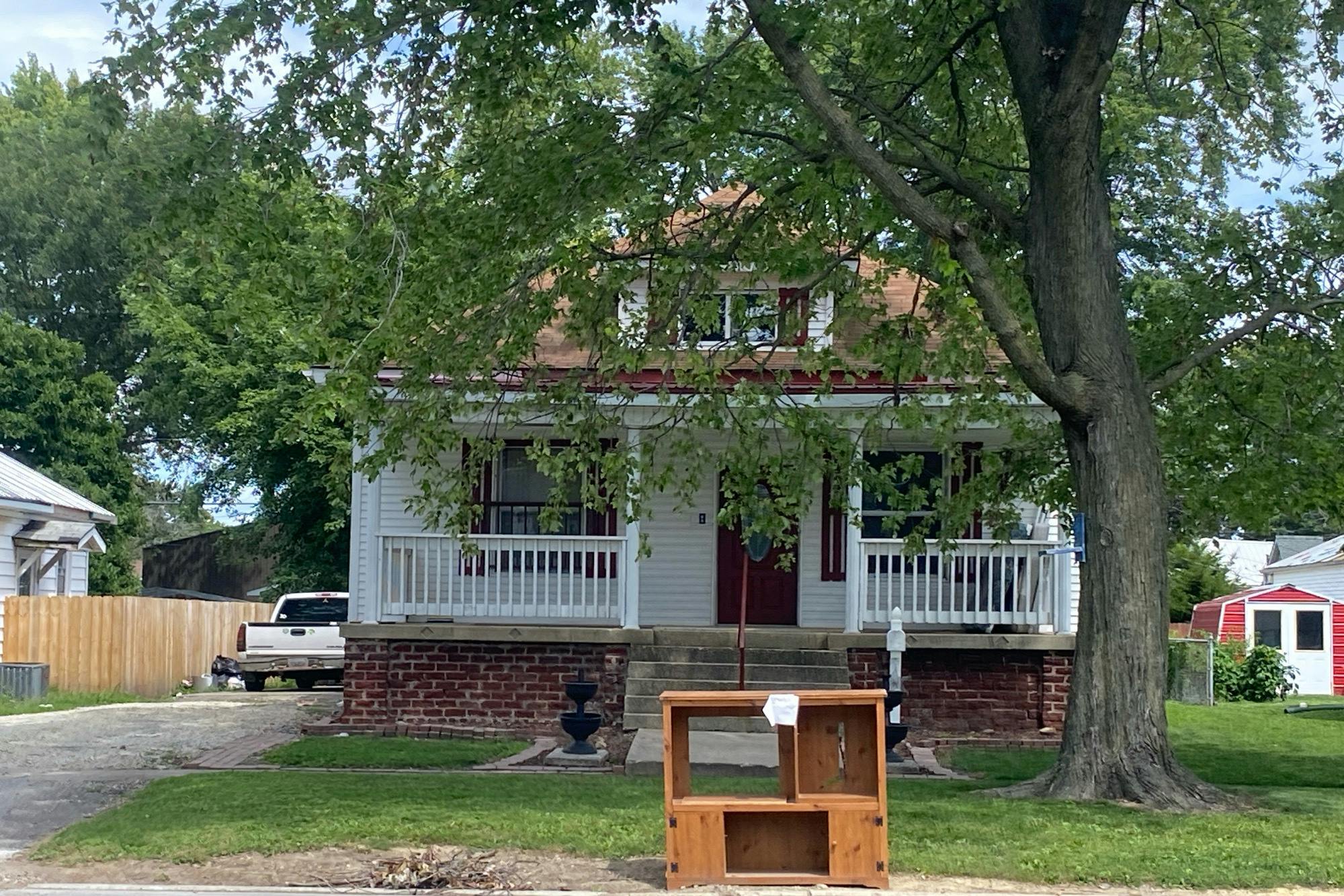 Shelby Ave, Mattoon, IL 61938