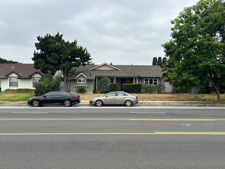 9327 Woodley Ave North Hills, CA 91343, Los Angeles County