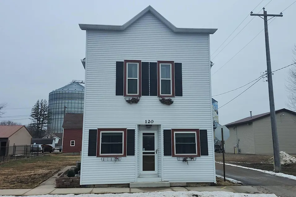 120 South Houk Street Good Thunder, MN 56037, Blue Earth County